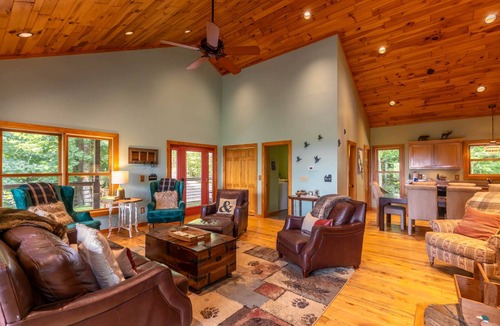 Lenoir Cabin | Cabin ∙ 3 bedrooms ∙ 12 guests