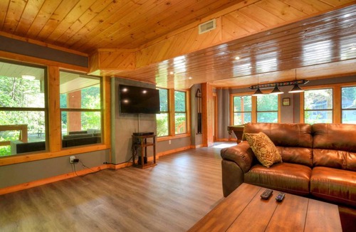 Whittier Cabin | Cabin ∙ 3 bedrooms ∙ 7 guests
