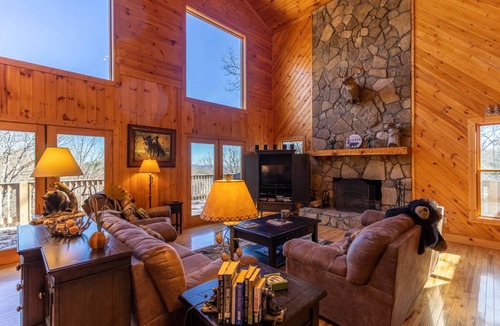 Apple Ridge Cabin | Cabin ∙ 3 bedrooms ∙ 8 guests