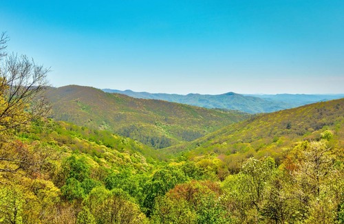 Blowing Rock Cabin | Cabin ∙ 4 bedrooms ∙ 8 guests