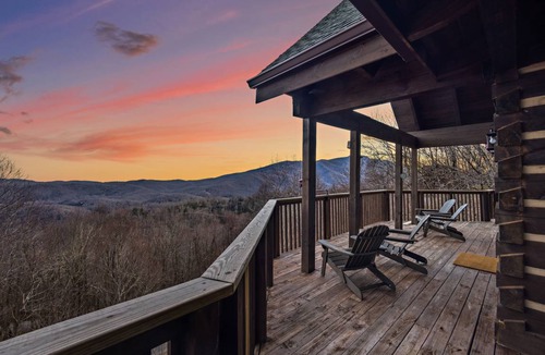 Seven Devils Cabin | Cabin ∙ 4 bedrooms ∙ 13 guests