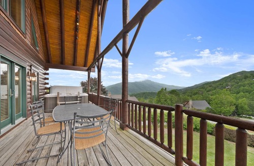 Seven Devils Cabin | Cabin ∙ 4 bedrooms ∙ 14 guests
