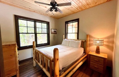 Bryson City Cabin | Cabin ∙ 4 bedrooms ∙ 10 guests