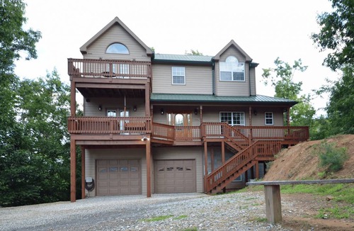 Robbinsville Cabin | Cabin ∙ 4 bedrooms ∙ 12 guests