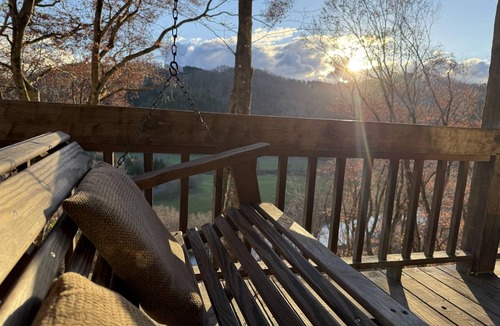 Boone Cabin | Cabin ∙ 4 bedrooms ∙ 13 guests