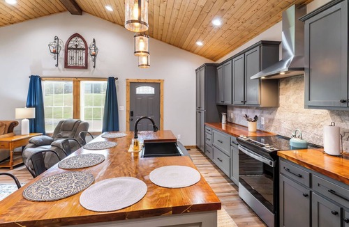 Moravian Falls Cabin | Cabin 4, the delightful Happy Cabin in the heart of Moravian Falls, NC