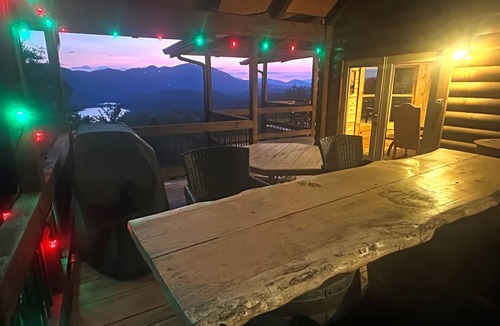 Bryson City Cabin | Cabin ∙ 5 bedrooms ∙ 11 guests