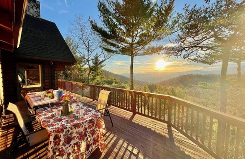 Apple Ridge Cabin | Cabin ∙ 5 bedrooms ∙ 10 guests