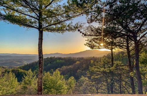 Apple Ridge Cabin | Cabin ∙ 5 bedrooms ∙ 10 guests