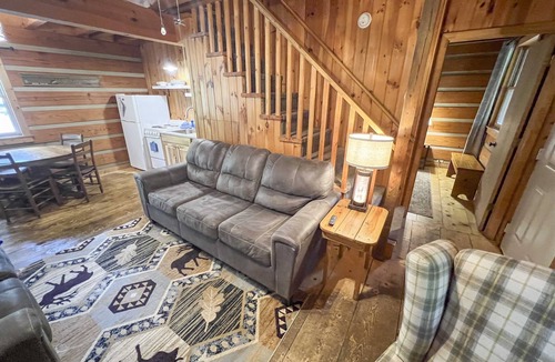 Cherokee Cabin | Cabin #6 - Riverfront w/Gas Fireplace & more!