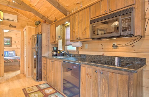 Mill Spring Cabin | Cabin in Mill Spring Near Parker-Binns Winery