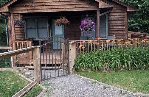 Burnsville House | "Cabin in the City" available for your pleasure. Walk to Downtown Burnsville.