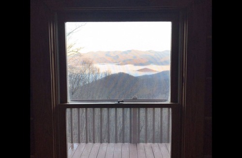 Swannanoa Cabin | Cabin, Mtn. Views, w/Hot Tub, Min’s to Asheville or Black Mtn., 3K SF 3 Story!