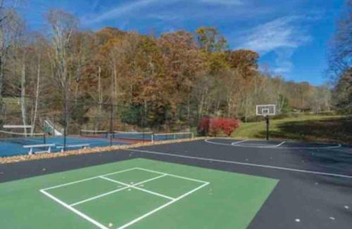 Wolf Laurel House | Cabin near Asheville, Hatley Pt, hot tub, views