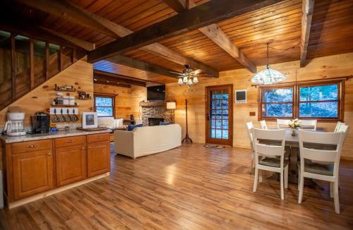 Wolf Laurel House | Cabin near Asheville, Hatley Pt, hot tub, views