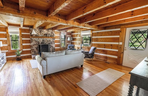 Bath House | Cabin on the Creek /Private Swimming Pool and Pier - Bath NC