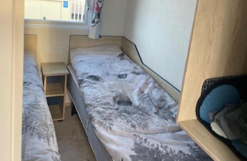 Watchet House | Cabin - Sleeps 4 - Pets Ok - Balcony - Parking