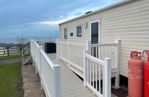 Watchet House | Cabin - Sleeps 4 - Pets Ok - Balcony - Parking