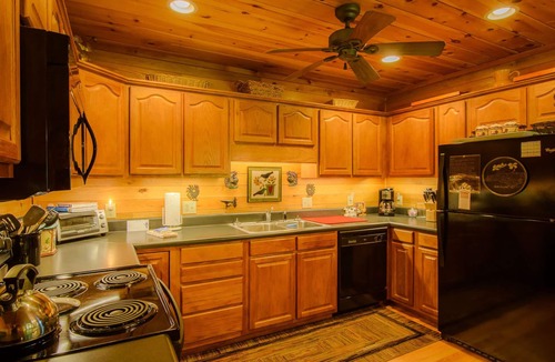 Boone Cabin | Cabin Tucked Away In The Woods