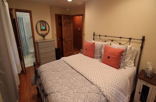 Hendersonville Cabin | Cabin: Updated Mountain Lakefront; Hiking, Canoeing, Fishing, For the whole family