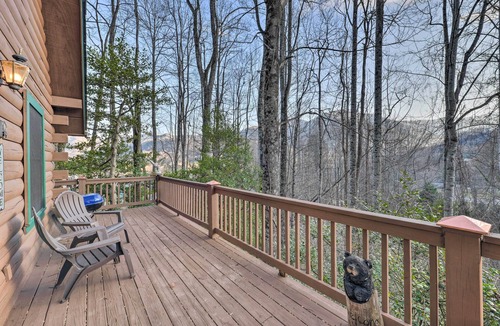 Valley Creek Run Cabin | Cabin w/Fire Pit: 5 Mi to Cataloochee Skiing