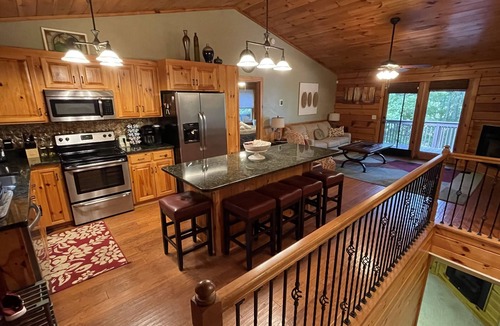Wolf Laurel Cabin | Cabin w/Hot Tub, EV Charger, Cent A/C mins to Ski Resort & Trails, Paved Rd