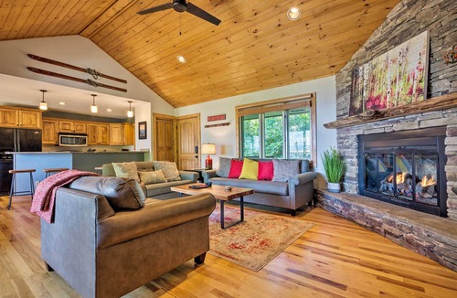 Blowing Rock House | Cabin w/Hot Tub & Mountain Views < 5 Mi to Boone