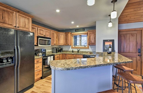 Blowing Rock House | Cabin w/Hot Tub & Mountain Views < 5 Mi to Boone