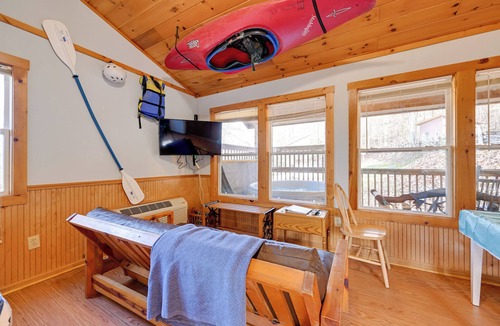Bryson City Apartment | Cabin w/Hot Tub - Near Nantahala Outdoor Center!