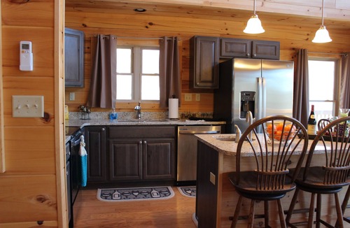 Fairview Cabin | Cabin with 3 king size bedrooms, en suite bathrooms, smart TV, decks & views.