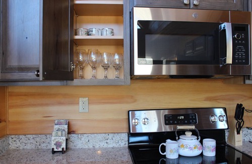 Fairview Cabin | Cabin with 3 king size bedrooms, en suite bathrooms, smart TV, decks & views.