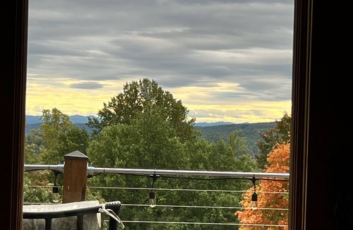 Traphill Cabin | Cabin with Hot Tub on Golf Course Close to Stone Mountain State Park