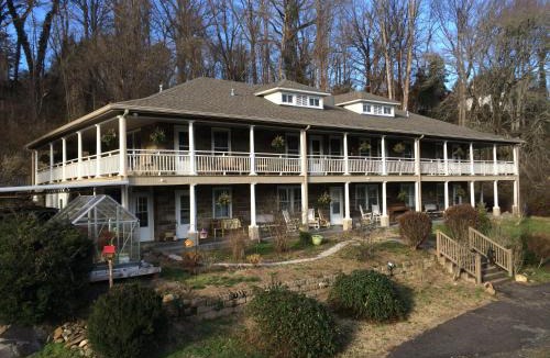 Bryson City House | Calhoun House Inn & Suites