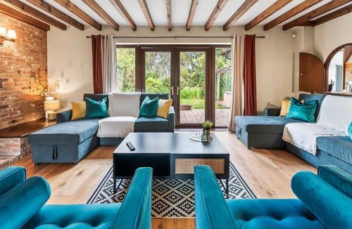 Cambridge House | Cambridge Abode Sleeps 20 - Hot tub