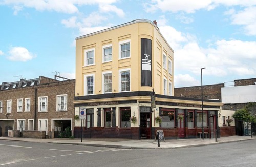 Camden Town with Primrose Hill Apartment | Camden Town Modern Studios