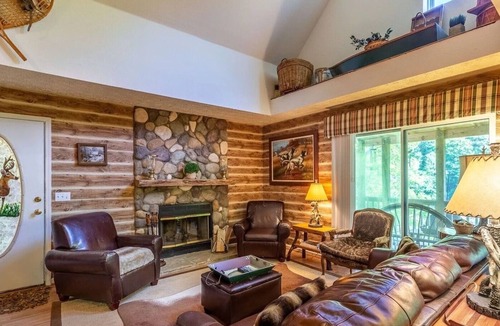 Tuckasegee Cottage | Camp Ruby on Cedar Cliff Lake is the perfect mountain getaway!