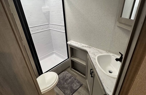 Swansboro House | Camping By The Beach - Modern,close to the beach & peaceful country! Bunk beds!