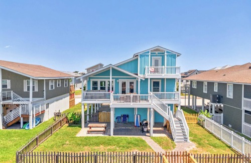 Ocean Isle Beach House | Canal House 2 short blocks to the beach with beach access!