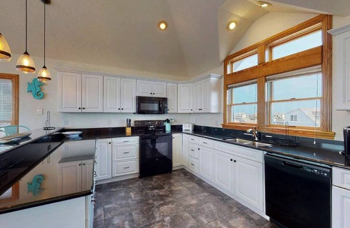 Avon House | Canalfront, Private Pool, Hot Tub, Sound Views, Boat Dock