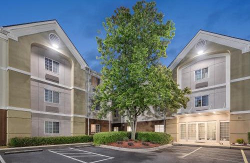 Huntersville Hotel | Candlewood Suites Huntersville-Lake Norman Area by IHG