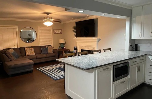 Kings Grant House | Cape Cod-style Family Home - pet friendly!