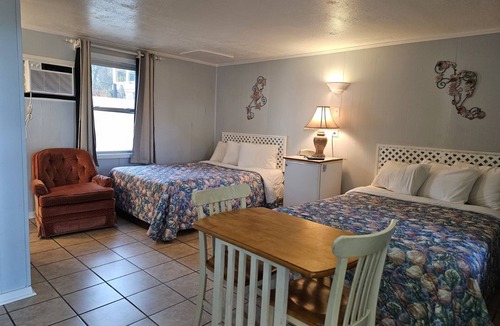 Long Beach Hotel | Captain's Cove Motel