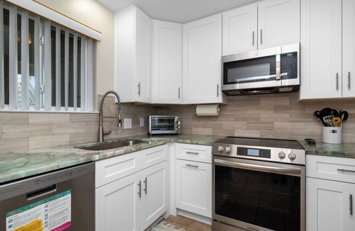 Caswell Beach Condo | Captains Choice: Oceanfront Condo with Covered Balcony and Community Pool