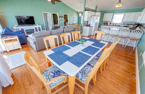 Surf City House | Captain’s Quarters: Views, Vibes & Comfort