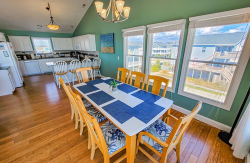 Surf City House | Captain’s Quarters: Views, Vibes & Comfort