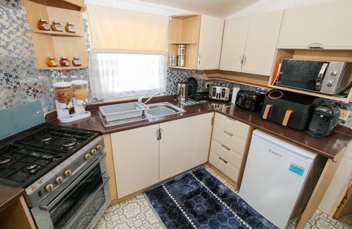 Dymchurch Cabin | Caravan Beach Park - Sleeps 8, Parking & Pool