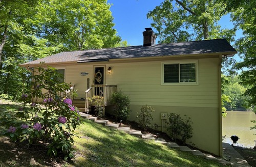 Semora Cottage | Caravan Cottage – SECLUDED Lake Front Cottage - Privacy