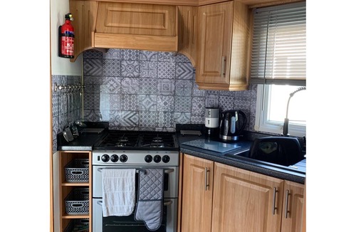 St Leonards-On-Sea Cabin | Caravan Holiday Park - Sleeps 8 & Free Parking