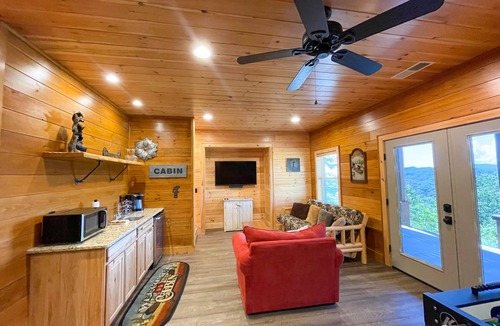 Bryson City Cabin | Carie's Cabin-Mountain Views - Hot Tub - Gas Fireplace