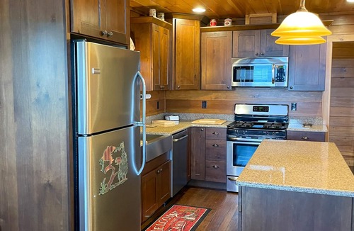 Bryson City Cabin | Carie's Cabin-Mountain Views - Hot Tub - Gas Fireplace